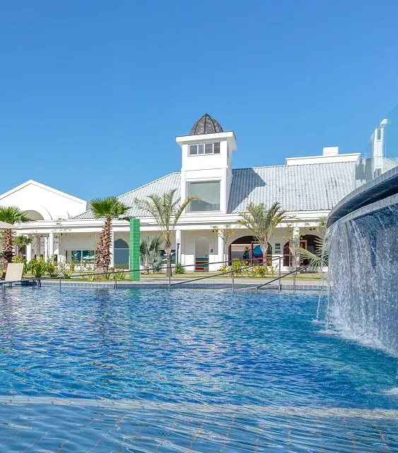 Piscina e cascata do Jardins de Jurema