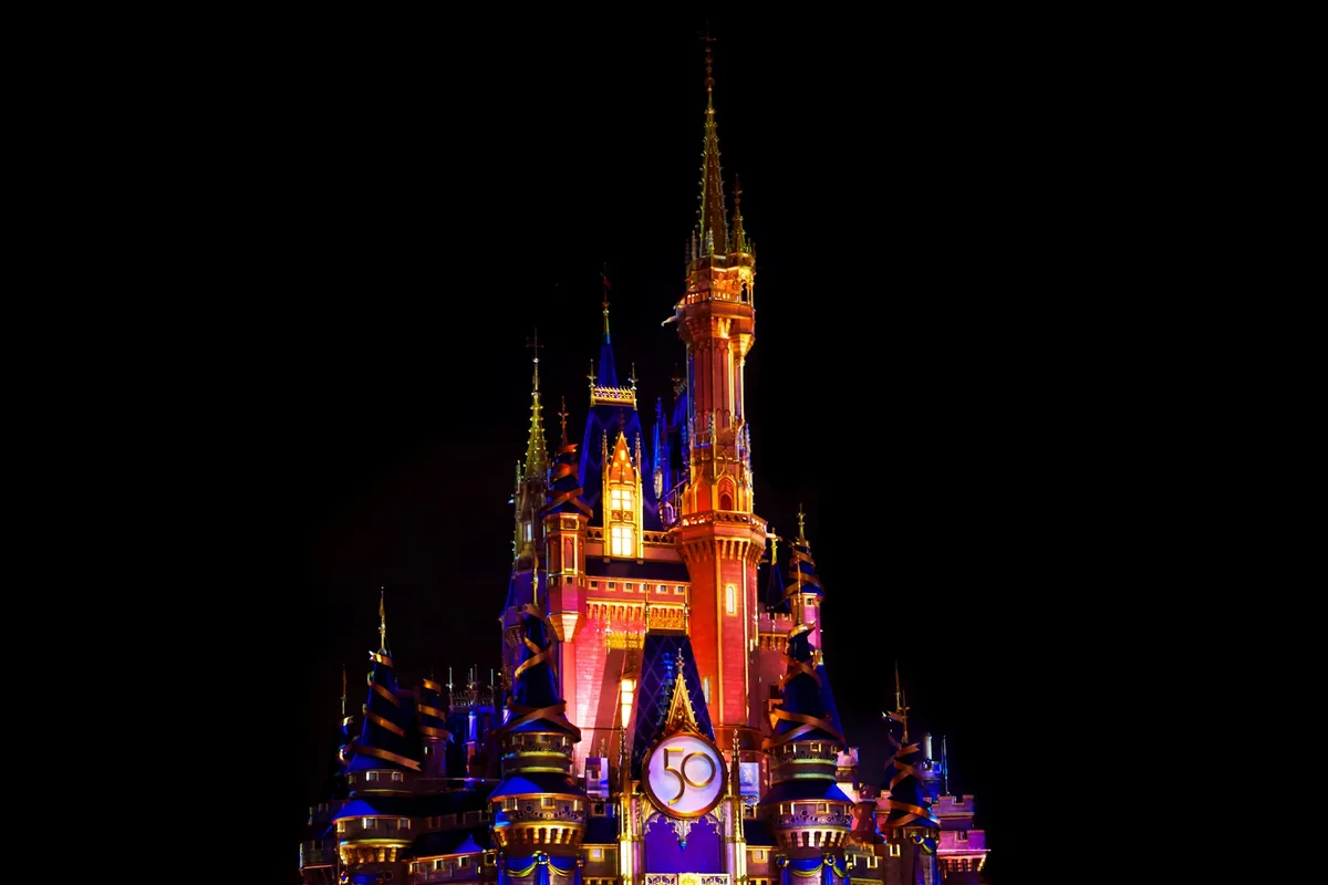 Castelo da Cinderela ao entardecer no Magic Kingdom