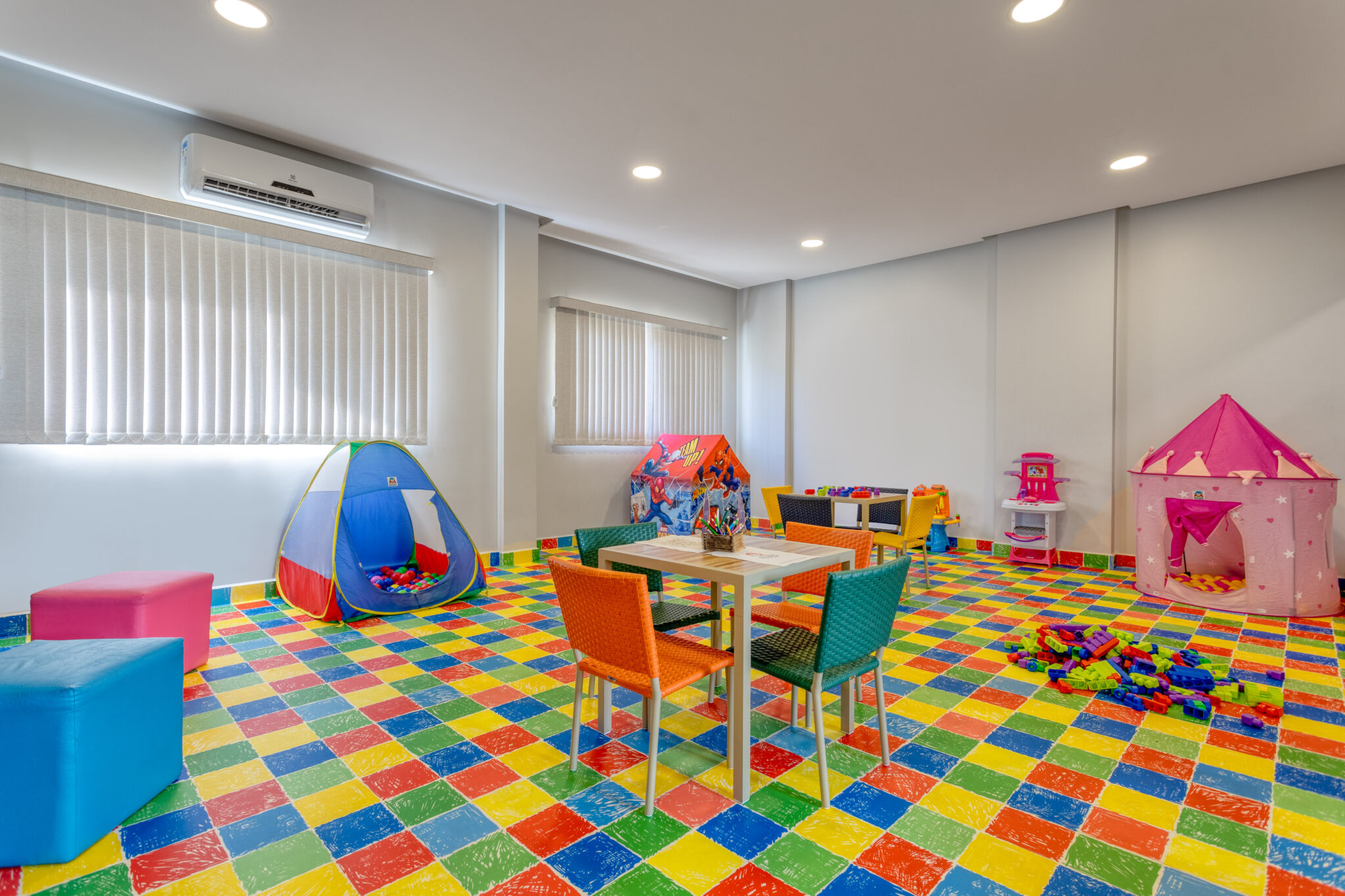 54221_kids_playground-2