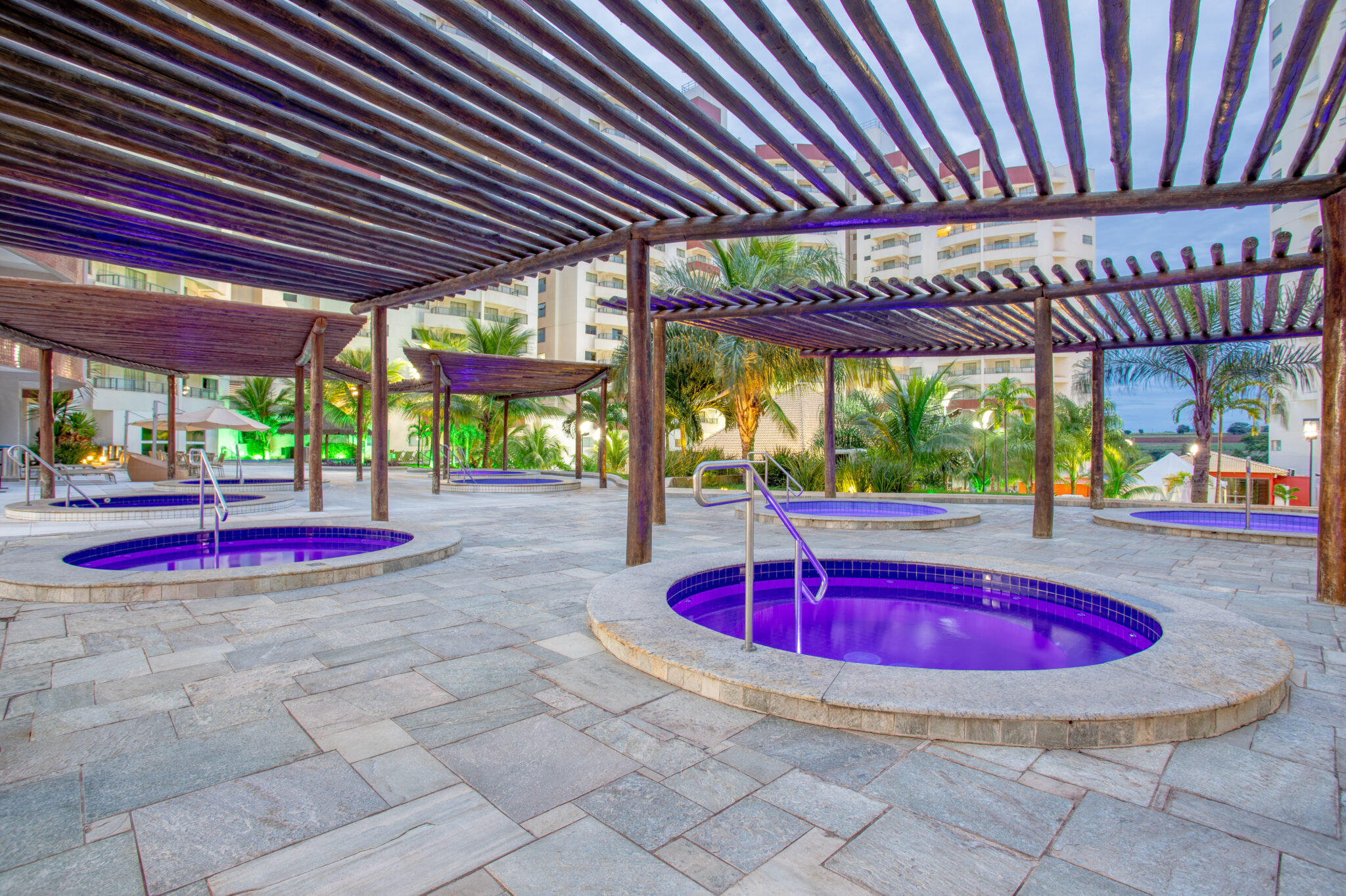 54221_pool_view-3
